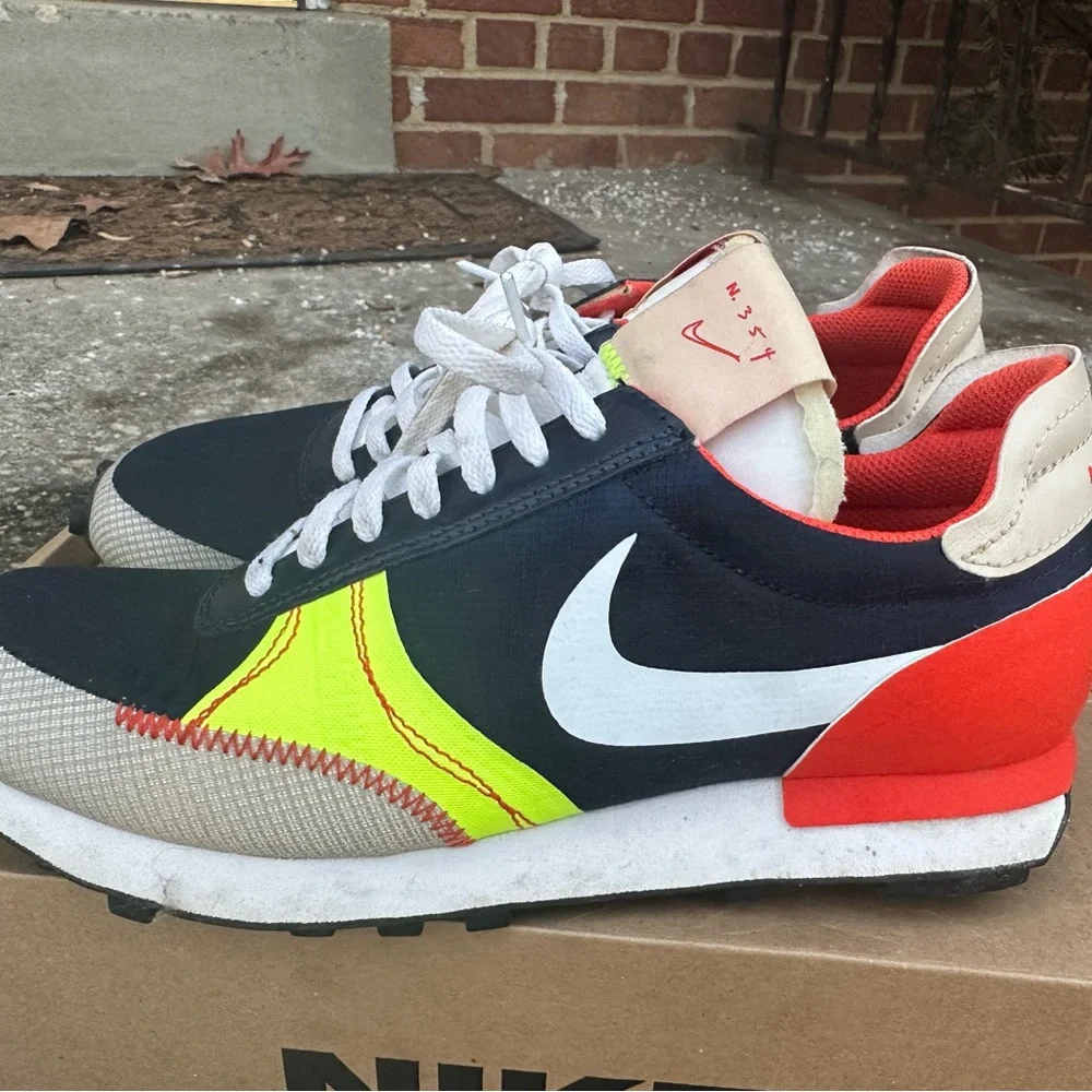 Nike DBreak SE Obsdian
Size 9 women’s - Picture 2 of 3